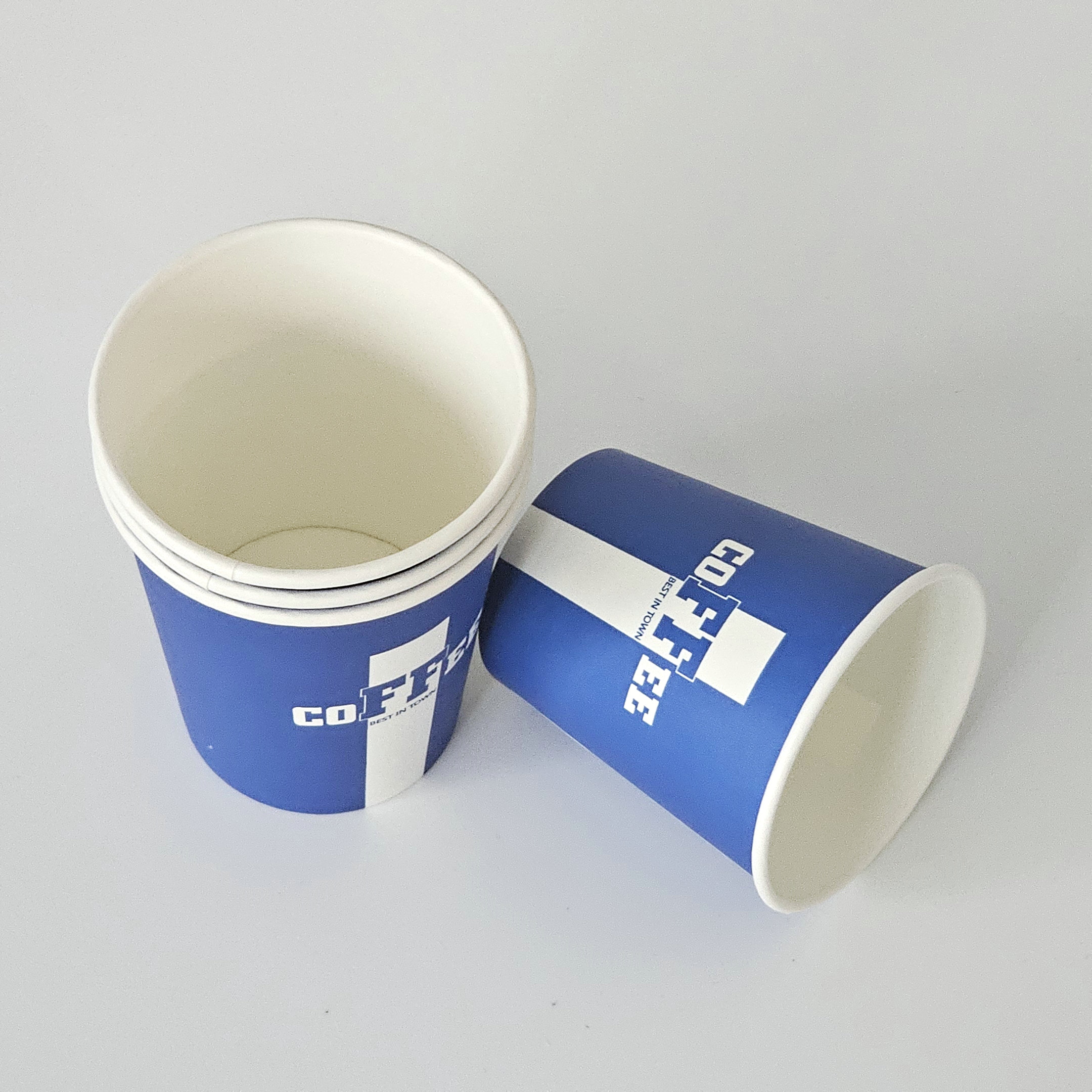 Taza de café desechable de papel de pared simple con tapa y logotipo personalizado para bebidas para llevar